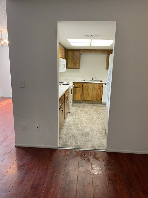 Building Photo - 400 Banana Cay Dr