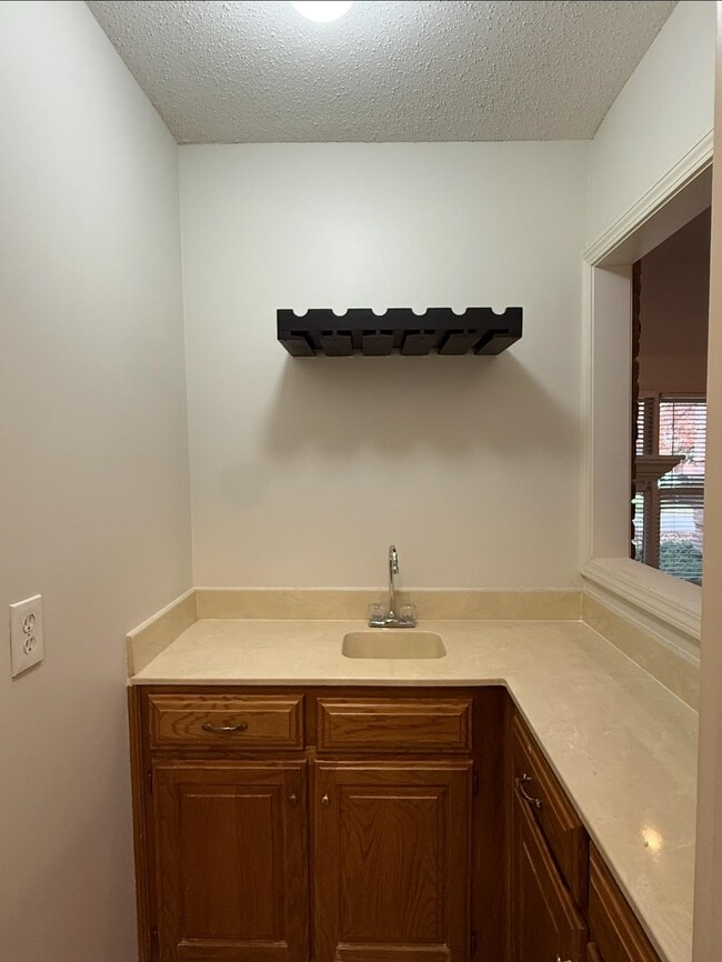 Building Photo - 6700 Kirby Oaks Cove N