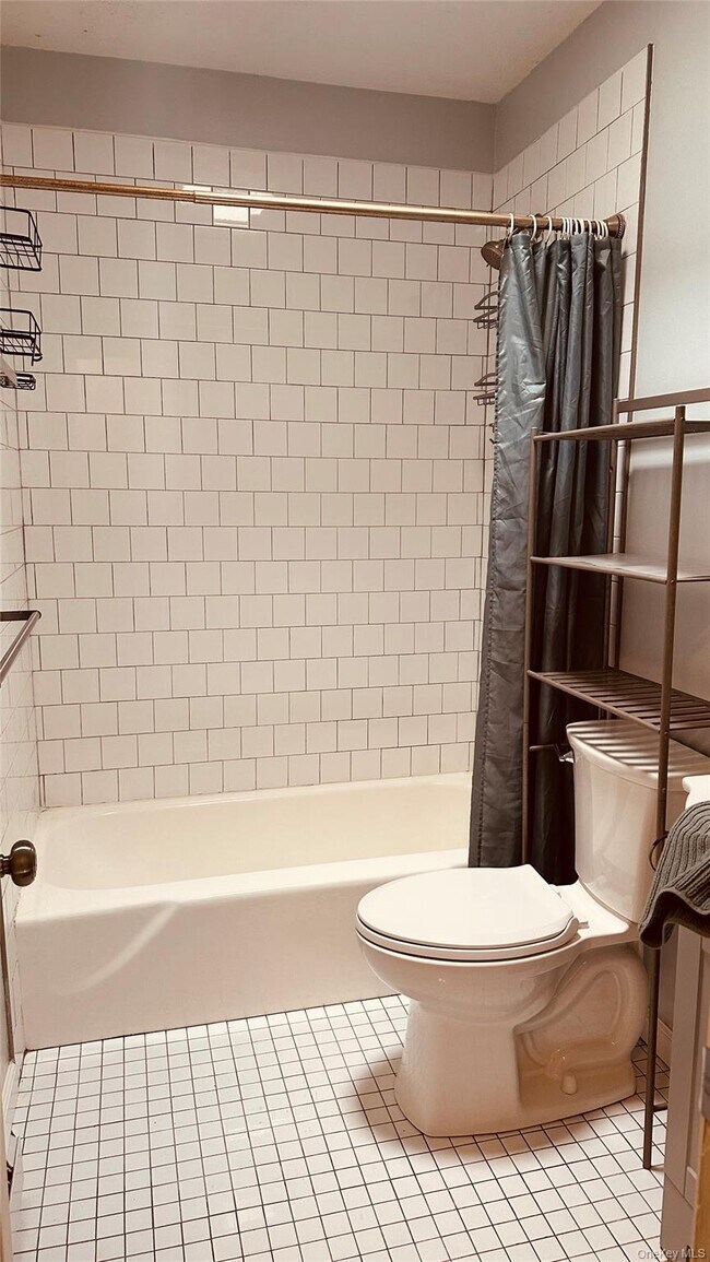 Building Photo - 881 Albany Post Rd