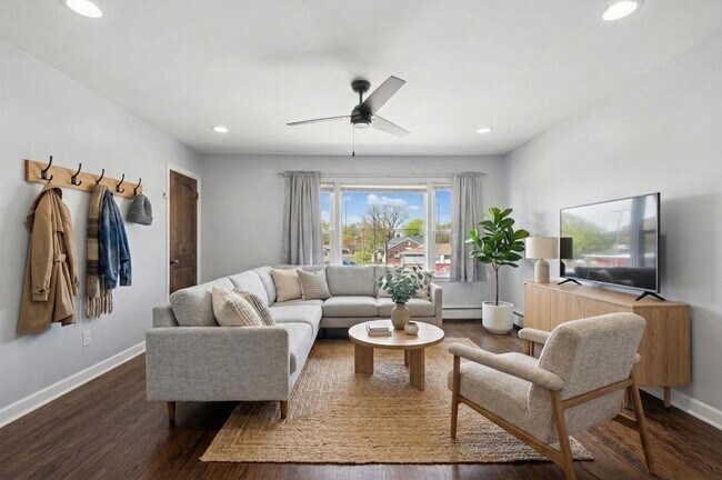 Building Photo - 4951 W Foster Ave