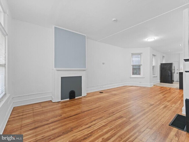 Building Photo - 1618 S 54th St