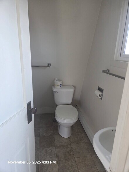 Toilet - 15 N Richmond St