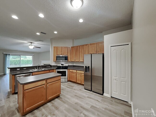 Building Photo - 87535 Creekside Dr