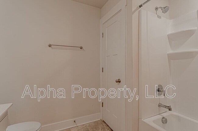 Building Photo - 126 Pewter Cir