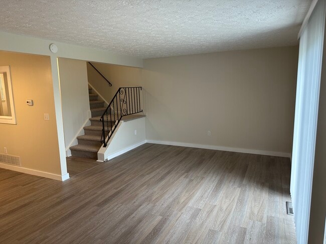 Building Photo - 72 Willowick Dr