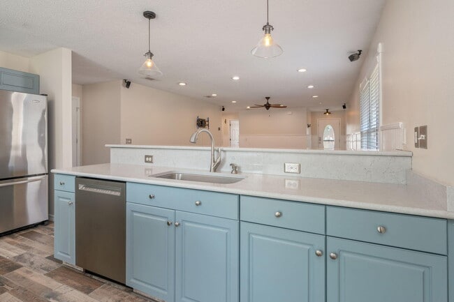 Building Photo - 7648 Chablis Cir