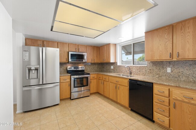 Building Photo - 3809 N 85th Pl