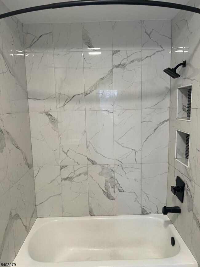 Building Photo - 510 Center St