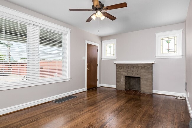 Building Photo - 4914 Tholozan Ave