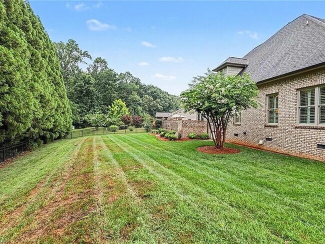 Building Photo - Lease OR Lease to Own