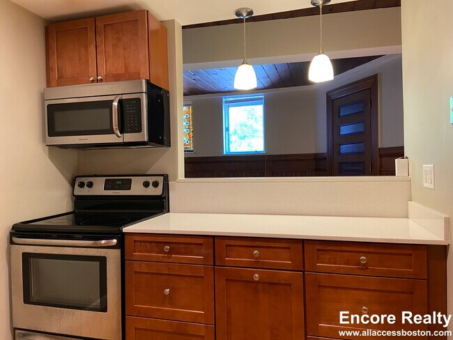 Building Photo - 17 Bow St