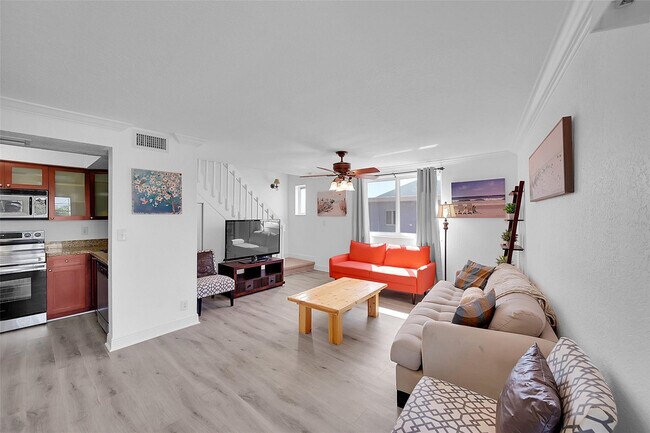 Building Photo - 4525 Poinciana St