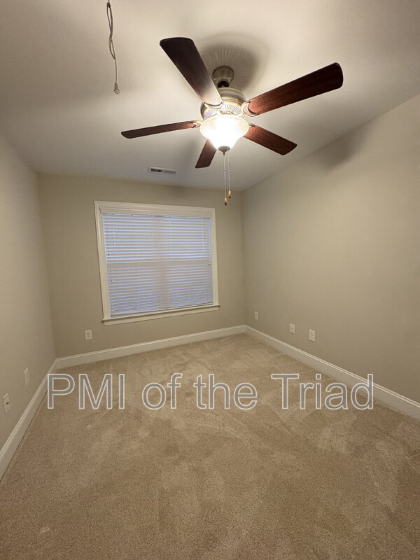 Building Photo - 1103 Chariot Square