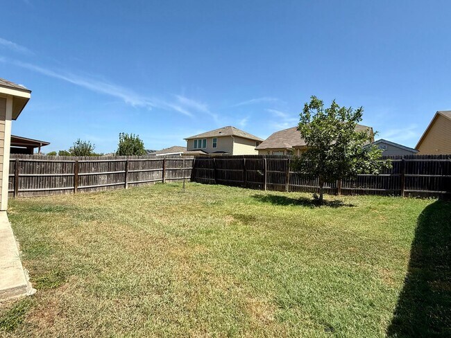 Building Photo - Northeast Crossing Neighborhood. Close to ...