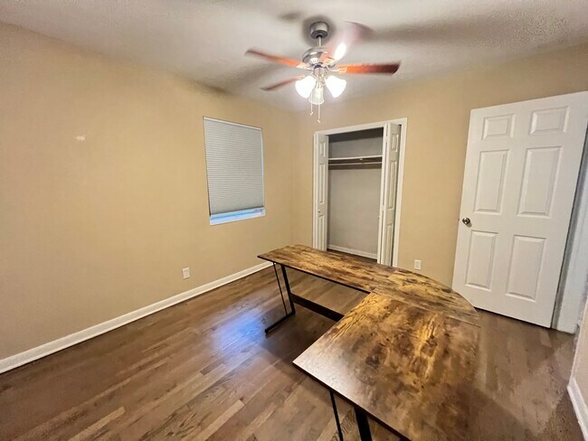 Building Photo - 3219 Fruitwood Ln