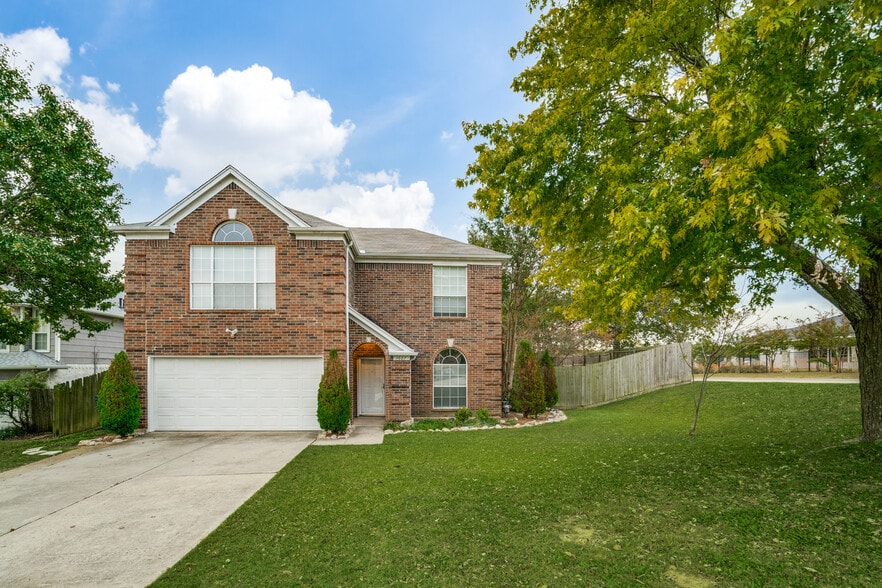 Front of house - 3607 Creekview Ct