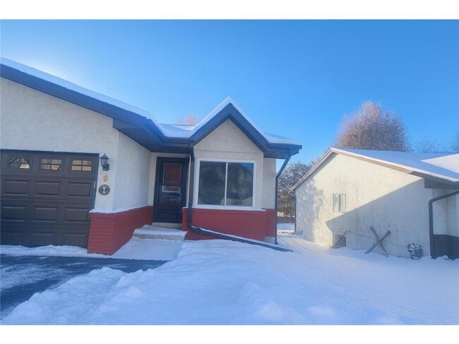 Building Photo - 9 Heights Rd NE