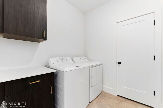 Building Photo - Pre-Leasing Fall of 2026!! Luxury Homes!!