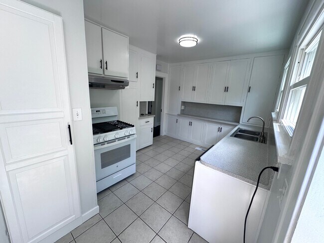 Kitchen - 4224 Ingleside Avenue