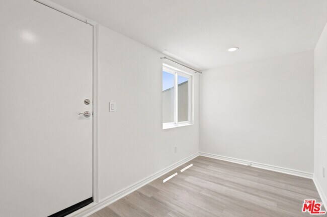 Building Photo - 4940 Laurel Canyon Blvd