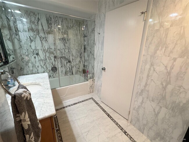 Building Photo - 4100 Galt Ocean Dr