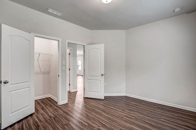 Building Photo - 205 Wilbur Lake Dr