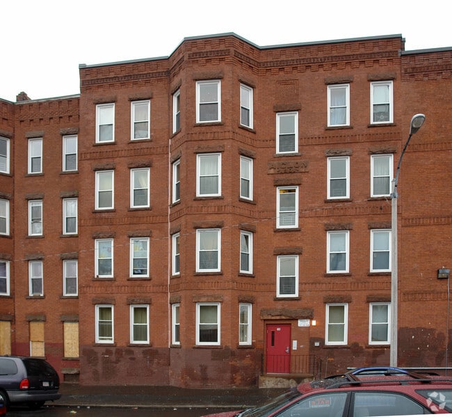 Sargeant West Apartments 306 Chestnut St Holyoke MA 01040 Apartment