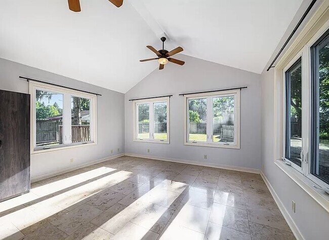 Building Photo - ELEGANT READY HOME