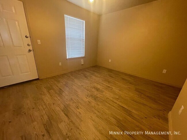 Building Photo - 2807 Mable Dr