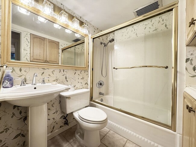 Building Photo - Pet Friendly Hawaii Kai Townhouse with A/C