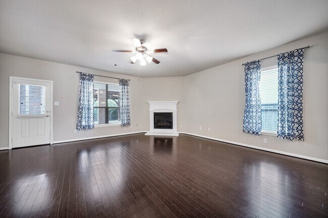 Building Photo - 107 Autumn Forest Ln