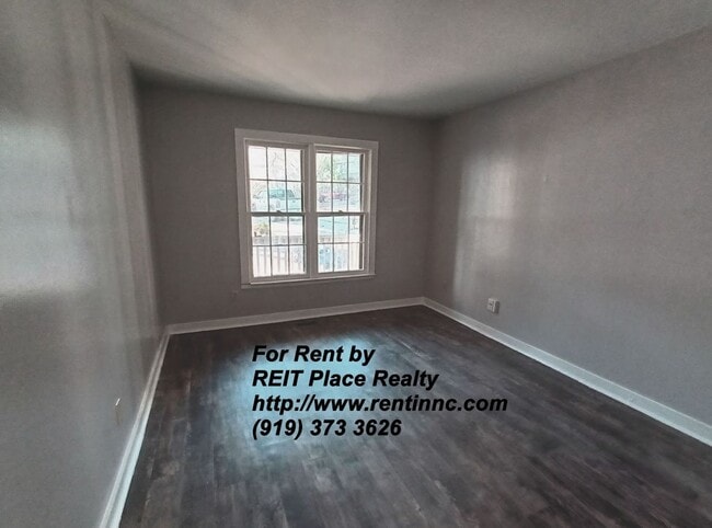 Building Photo - 3 Bed 2 Bath w/ Master Bed downstairs near Crossroads Plaza, REI