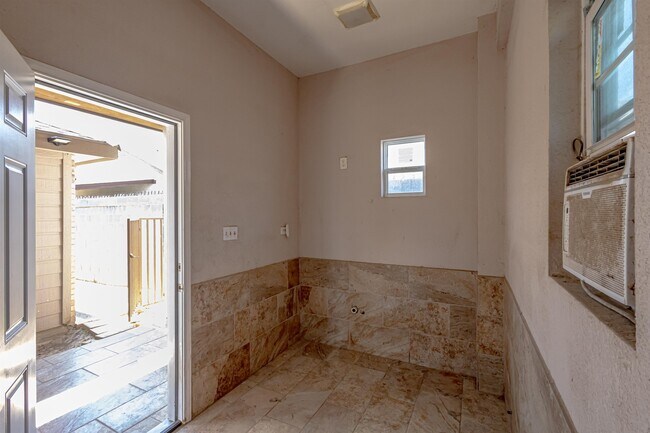 Building Photo - 1416 Rd Runner Loop