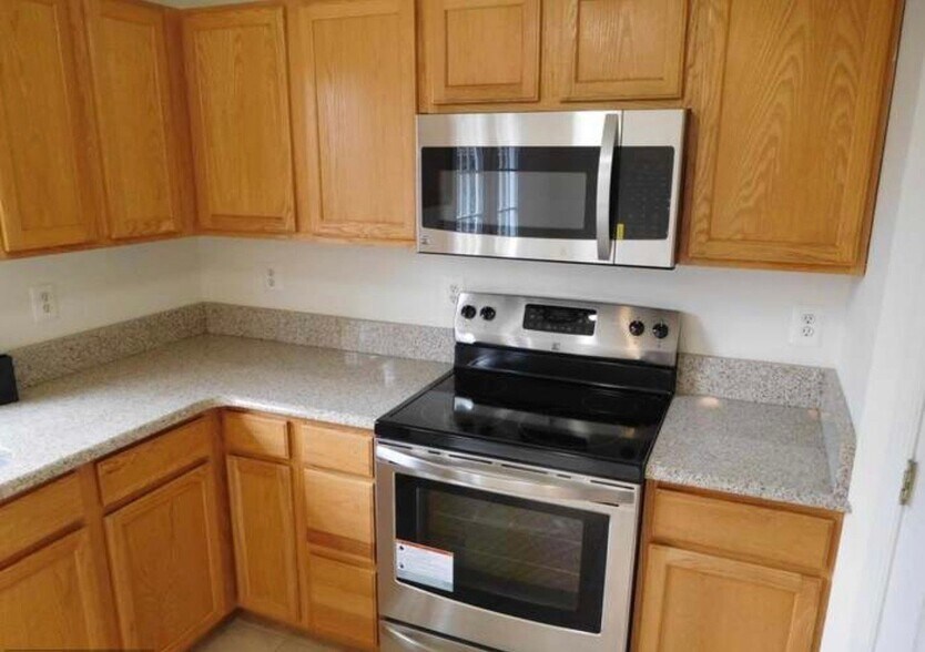 Building Photo - 5634 Crestwood Ct