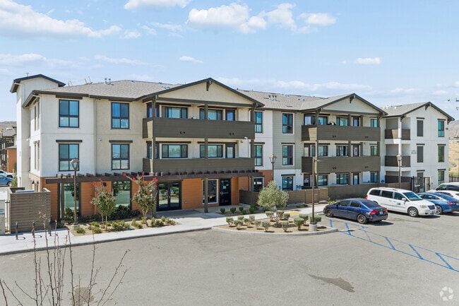 Building Photo - Juniper Grove