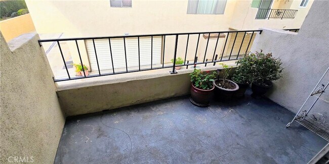 Building Photo - 10353 Downey Ave