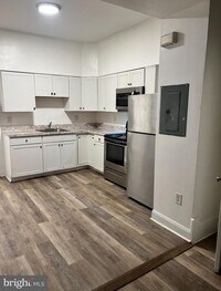 Building Photo - 1241 N 60th St