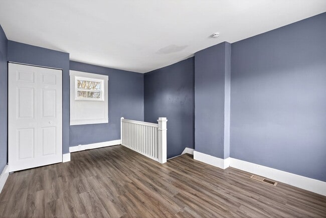 Building Photo - Newly renovated property