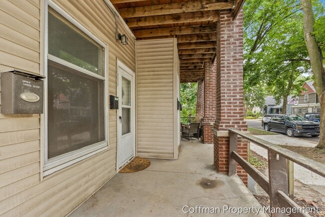 Building Photo - 1545 Queen Ave NE