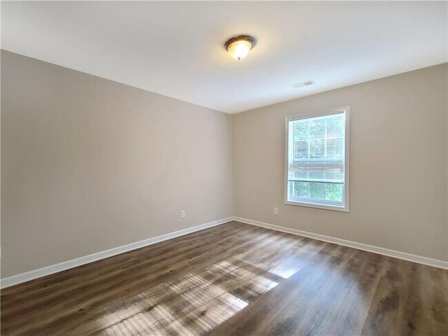 Building Photo - 140 Brook Cir SE