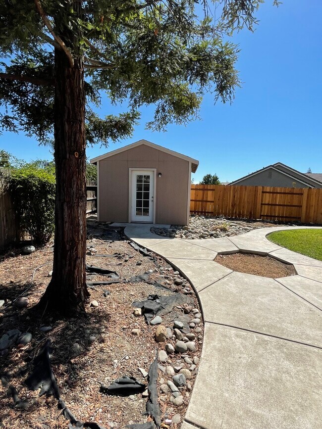 Building Photo - 1370 Oregon Creek Way