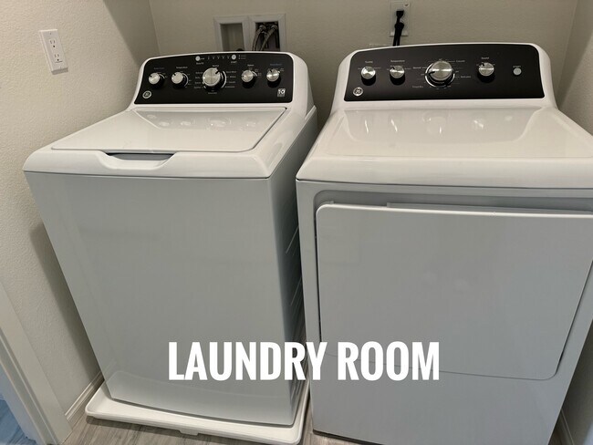 Building Photo - 51660 Whiptail Dr