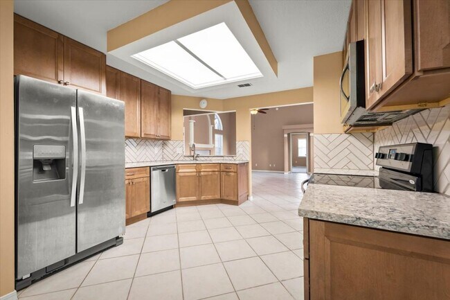Building Photo - Beautiful 4BR Home with Fireplace, Screene...