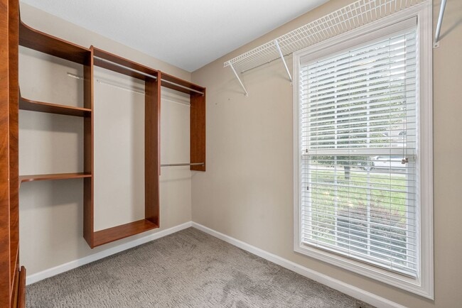 Building Photo - 3 Bedroom 3 Bath Pet Friendly Home For Ren...