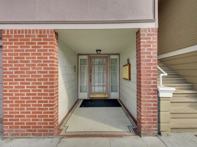 Building Photo - 234 17th Ave
