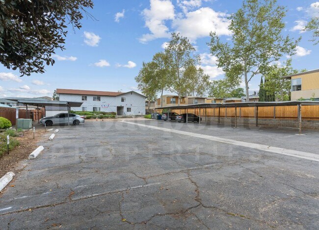 Building Photo - 339 W 15th Ave Apts