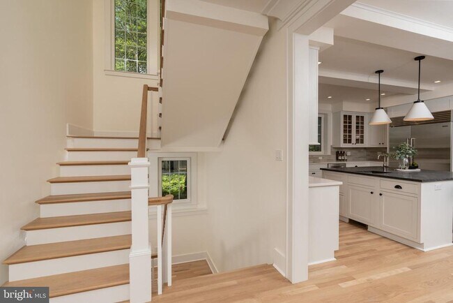 Building Photo - 3903 Legation St NW