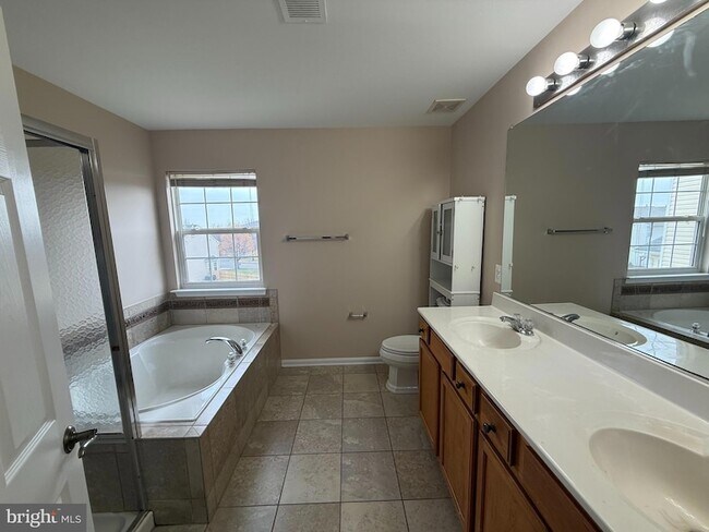 Building Photo - 2165 Cottonwood Ln