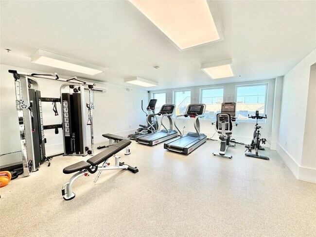 Building Photo - 2102 Mechanic St