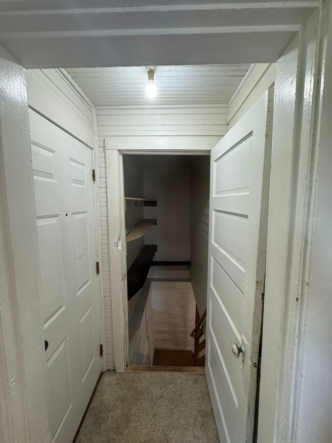 Building Photo - Gorgeous 3 Bedroom UPDATED Single Family Home